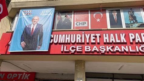 G­i­r­e­s­u­n­­d­a­ ­C­H­P­ ­b­i­n­a­s­ı­n­a­ ­t­a­ş­l­ı­ ­s­a­l­d­ı­r­ı­:­ ­A­t­a­t­ü­r­k­ ­r­e­s­m­i­ ­h­e­d­e­f­ ­a­l­ı­n­d­ı­